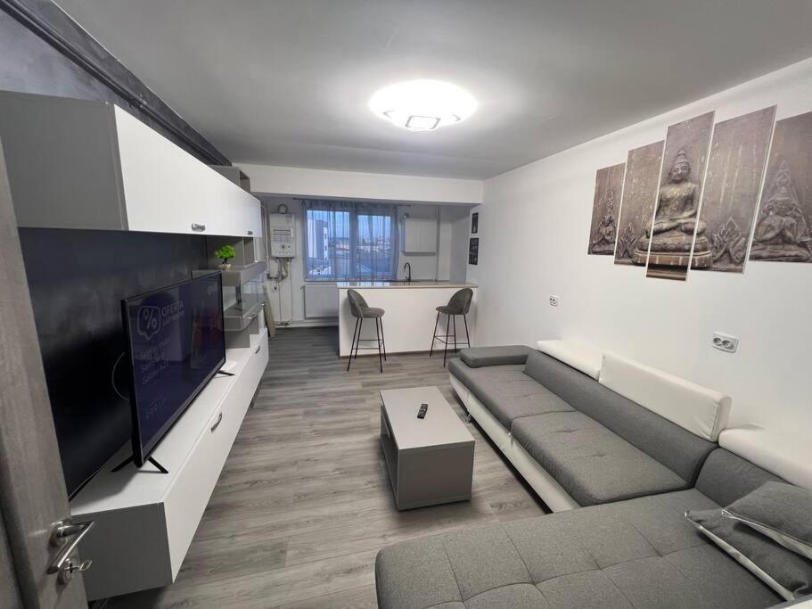 Lovely Flat With Bathtub 5 Mins From Center Craiova Exterior photo